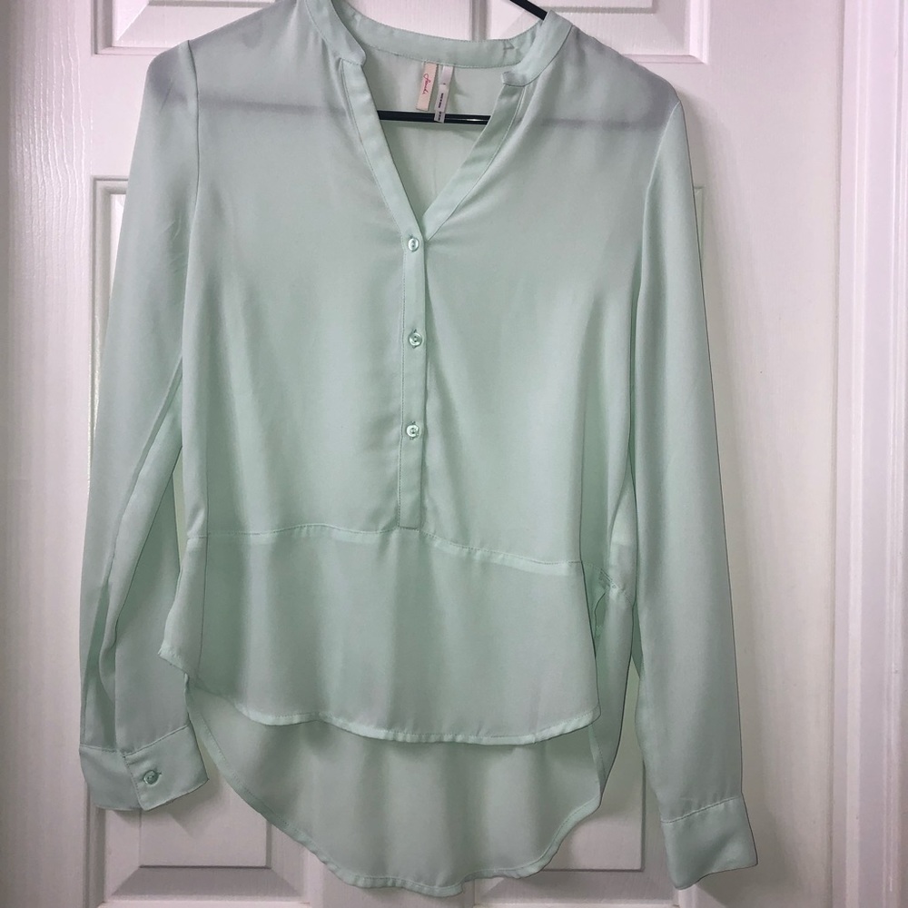 Light green blouse XS